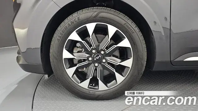 Kia Carnival 2023 — Фото 5/20