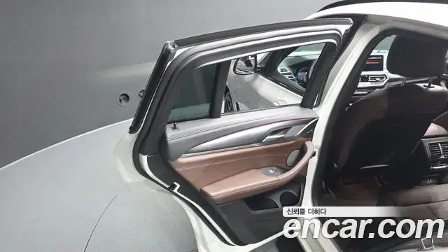 BMW X4 2022 — ფოტო 30/36