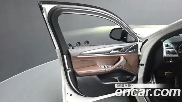BMW X4 2022 — ფოტო 28/36