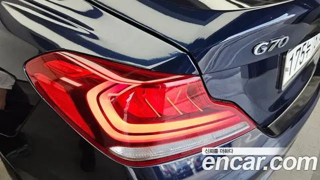 Genesis G70 2018 — ფოტო 20/33