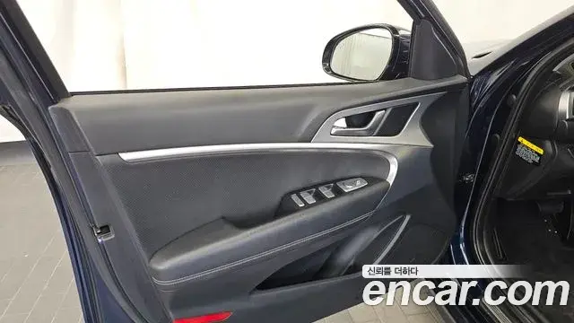 Genesis G70 2018 — ფოტო 28/33
