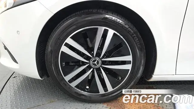 Mercedes-Benz A-Class 2022 — ფოტო 10/30