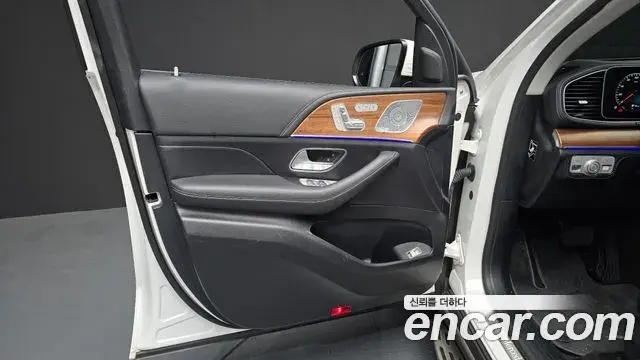 Mercedes-Benz GLE-Class 2021 — Şəkil 28/34