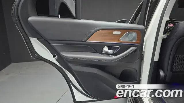 Mercedes-Benz GLE-Class 2021 — Şəkil 21/34