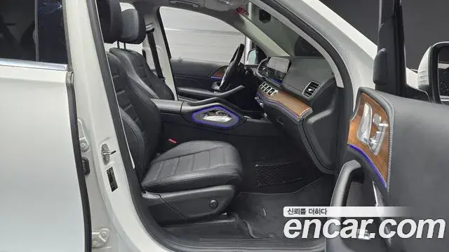Mercedes-Benz GLE-Class 2021 — Şəkil 32/34