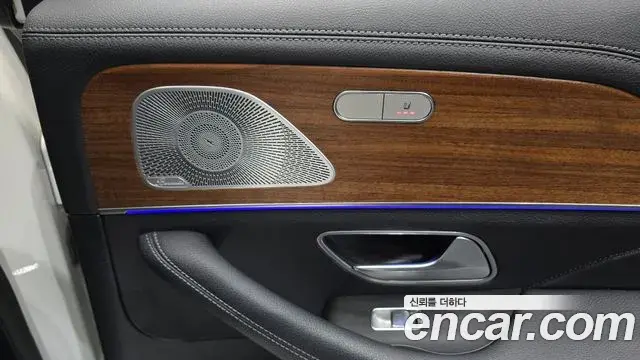 Mercedes-Benz GLE-Class 2021 — Şəkil 33/34