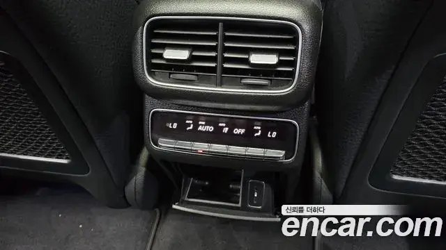 Mercedes-Benz GLE-Class 2021 — Şəkil 25/34
