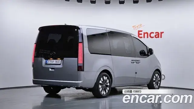 Hyundai Staria 2023 — Фото 2/20