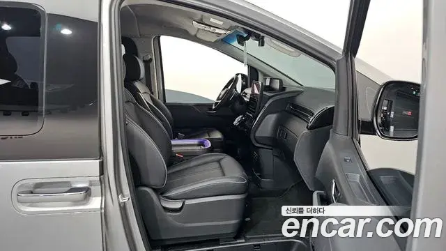Hyundai Staria 2023 — Photo 28/33