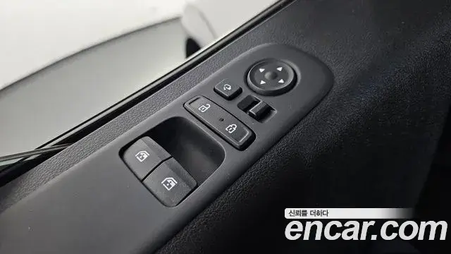 Hyundai Staria 2023 — Photo 5/33