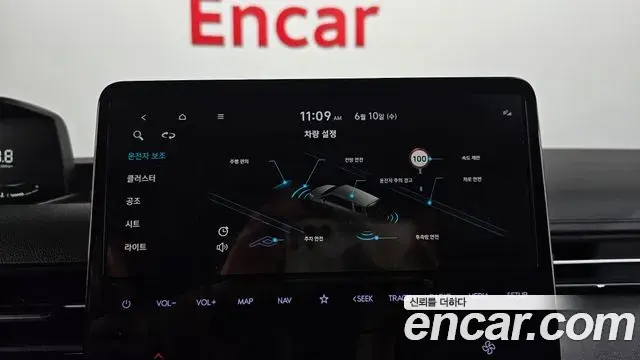 Hyundai Staria 2023 — Photo 32/33