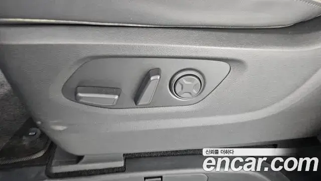 Hyundai Staria 2023 — Photo 4/33