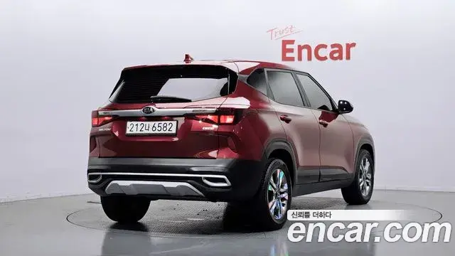Kia Seltos 2021 — Фото 1/20
