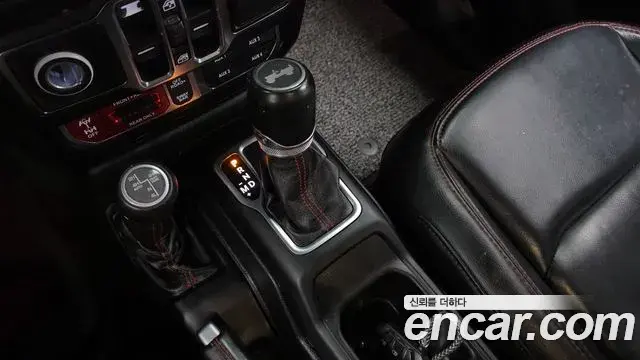 Jeep Wrangler 2021 — Photo 23/30