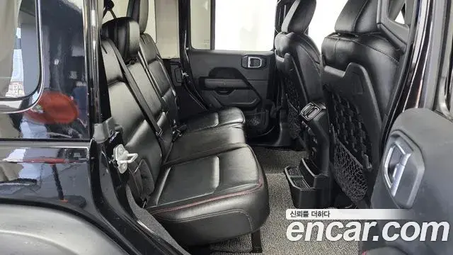 Jeep Wrangler 2021 — Photo 13/30