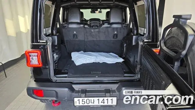 Jeep Wrangler 2021 — Photo 18/30