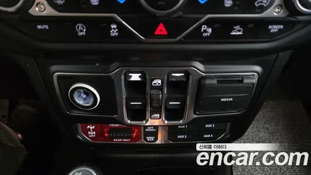 Jeep Wrangler 2021 — Photo 1/30