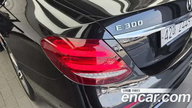 Mercedes-Benz E-Class 2019 — Photo 5/33