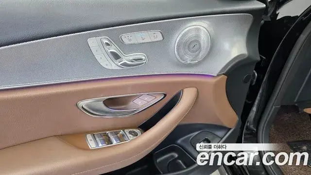 Mercedes-Benz E-Class 2019 — Photo 32/33