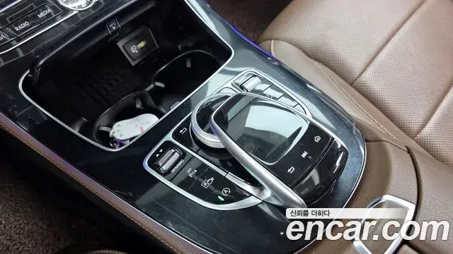 Mercedes-Benz E-Class 2019 — Photo 2/33