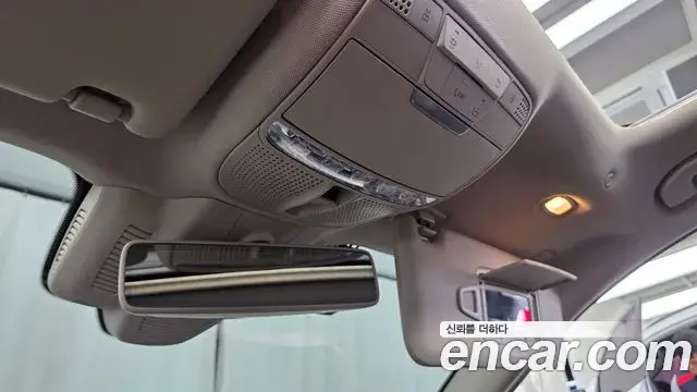 Mercedes-Benz E-Class 2019 — Photo 19/33