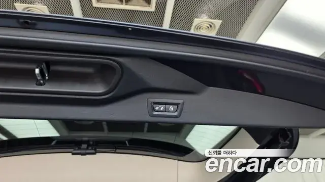 BMW X7 2022 — ფოტო 32/33