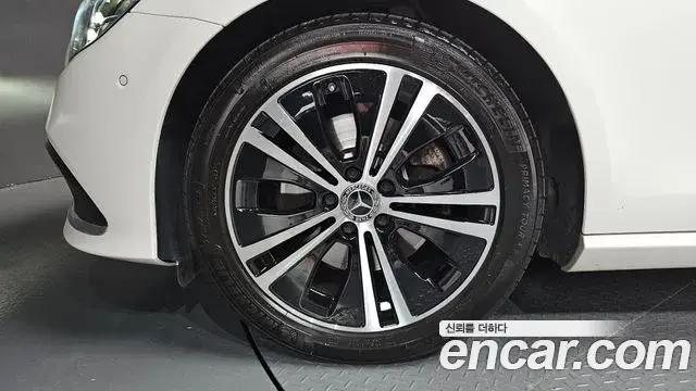 Mercedes-Benz E-Class 2020 — ფოტო 8/31