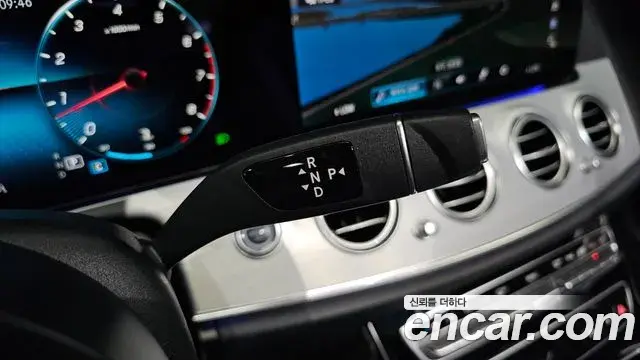 Mercedes-Benz E-Class 2020 — ფოტო 21/31