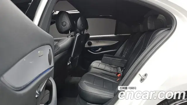 Mercedes-Benz E-Class 2020 — ფოტო 23/31