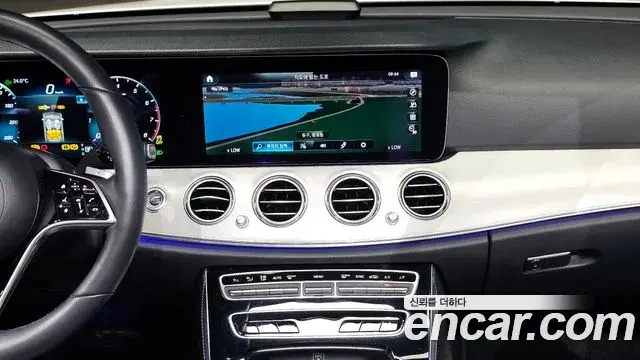 Mercedes-Benz E-Class 2020 — ფოტო 13/31