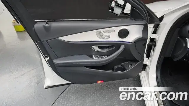 Mercedes-Benz E-Class 2020 — ფოტო 26/31