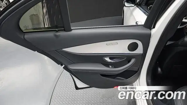 Mercedes-Benz E-Class 2020 — ფოტო 17/31