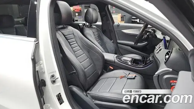 Mercedes-Benz E-Class 2020 — ფოტო 28/31