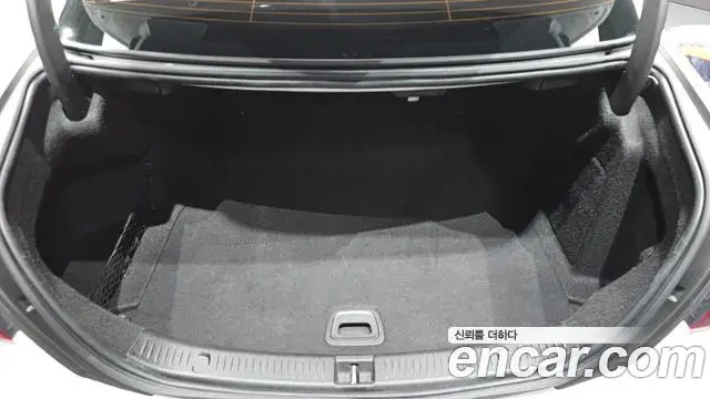 Mercedes-Benz E-Class 2020 — ფოტო 24/31