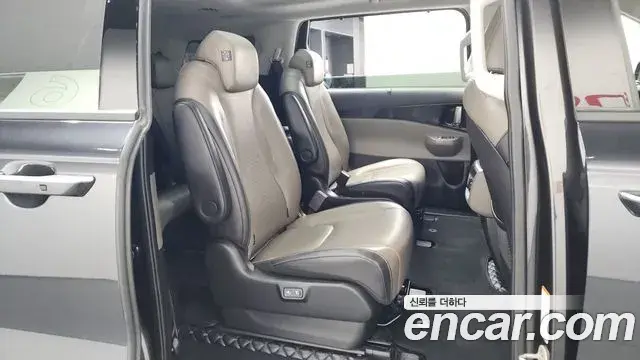 Kia Carnival 2023 — Фото 11/20