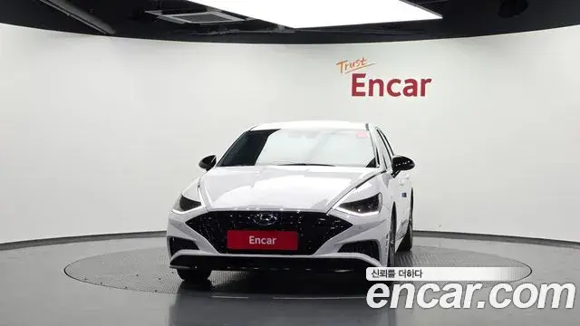 Hyundai Sonata Hybrid 2022 — Şəkil 28/31