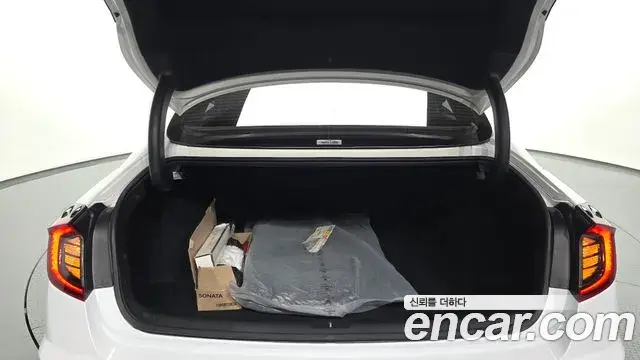 Hyundai Sonata Hybrid 2022 — Şəkil 24/31