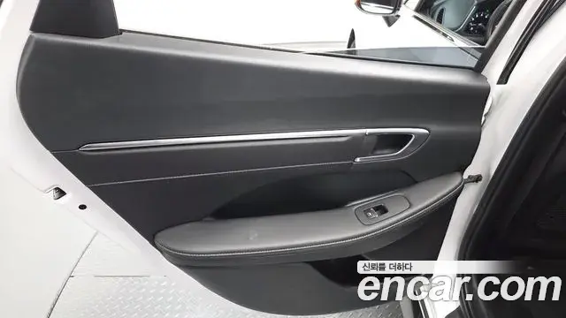 Hyundai Sonata Hybrid 2022 — Şəkil 16/31
