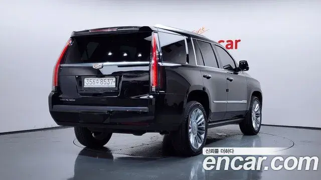 Cadillac Escalade 2019 — ფოტო 15/42