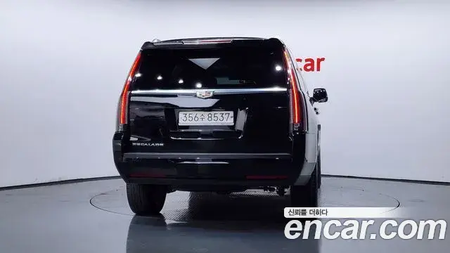 Cadillac Escalade 2019 — ფოტო 32/42