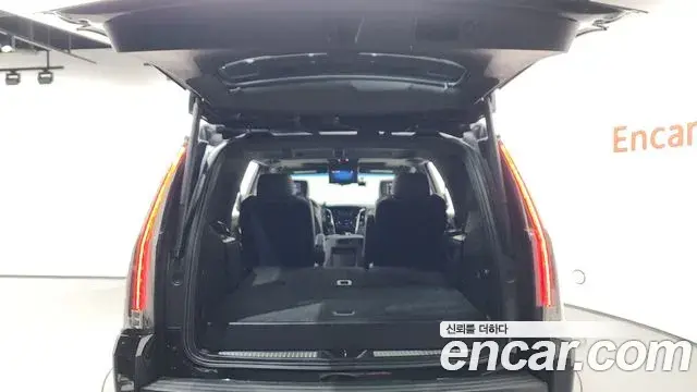 Cadillac Escalade 2019 — ფოტო 34/42