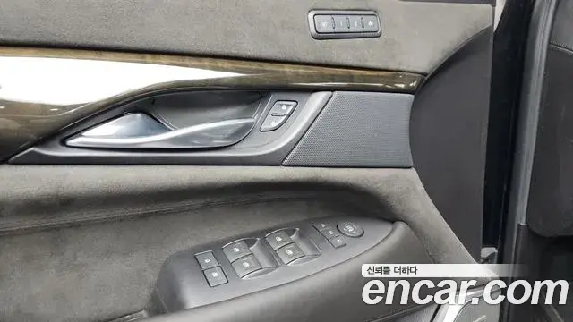 Cadillac Escalade 2019 — ფოტო 35/42