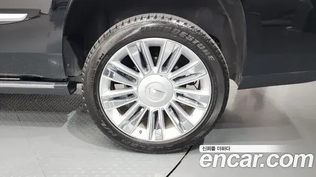 Cadillac Escalade 2019 — ფოტო 7/42
