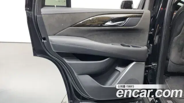 Cadillac Escalade 2019 — ფოტო 33/42