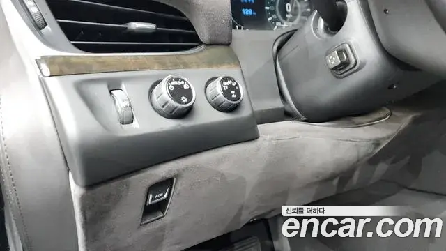 Cadillac Escalade 2019 — ფოტო 36/42