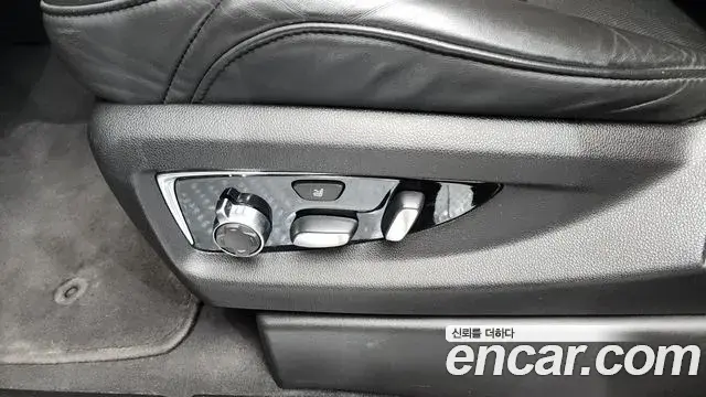 Cadillac Escalade 2019 — ფოტო 11/42