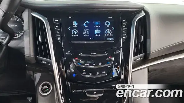 Cadillac Escalade 2019 — ფოტო 37/42