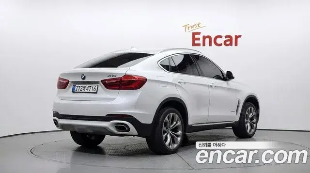 BMW X6 2018 — Photo 29/34
