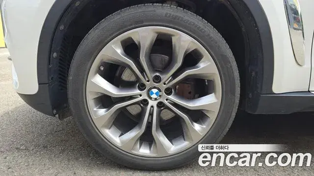 BMW X6 2018 — Photo 11/34