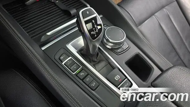 BMW X6 2018 — Photo 22/34